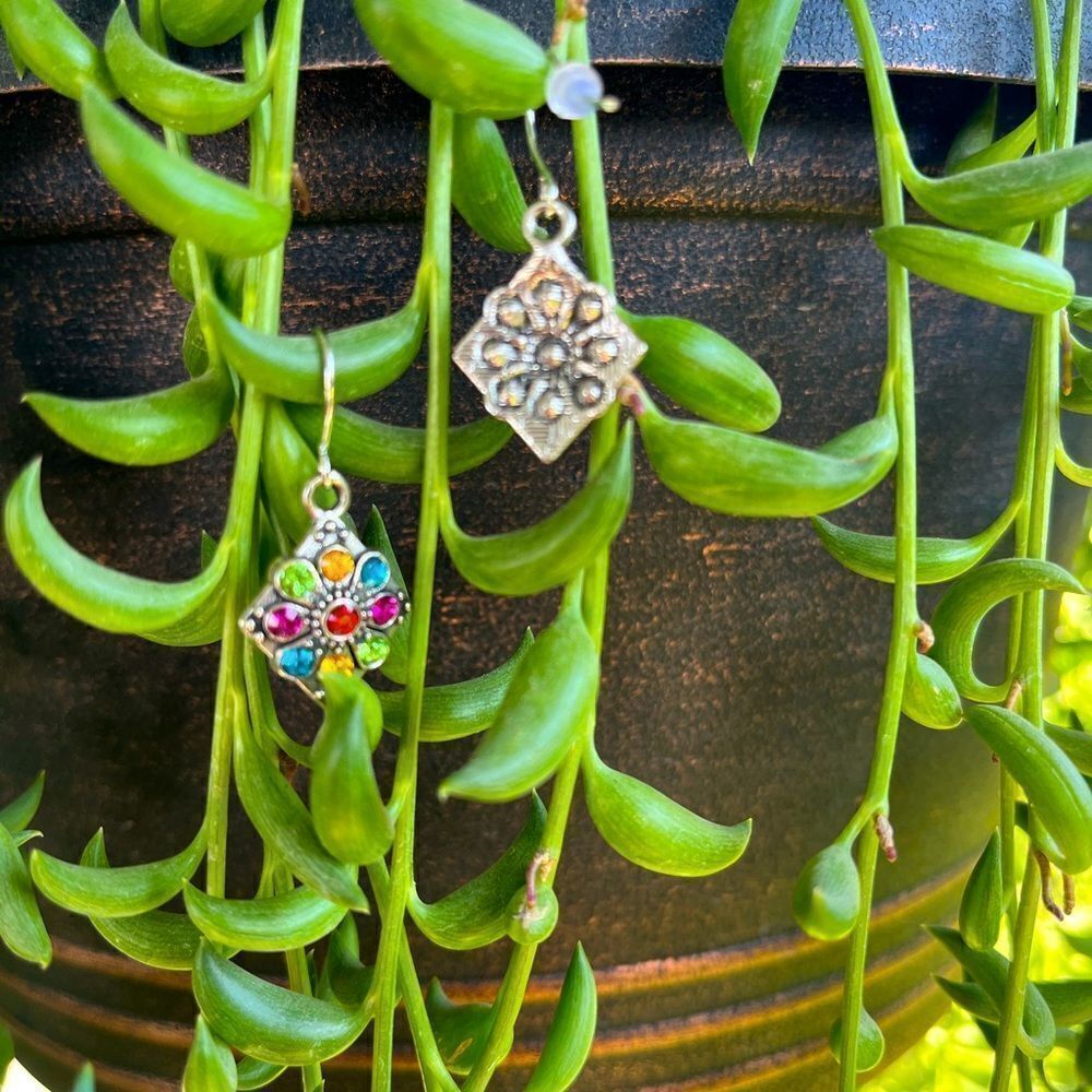 5/$25 DIAMOND SHAPED RHINESTONE EARRINGS - Picture 5 of 6